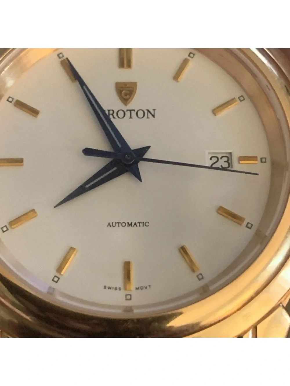 Croton elegant wristwatch
